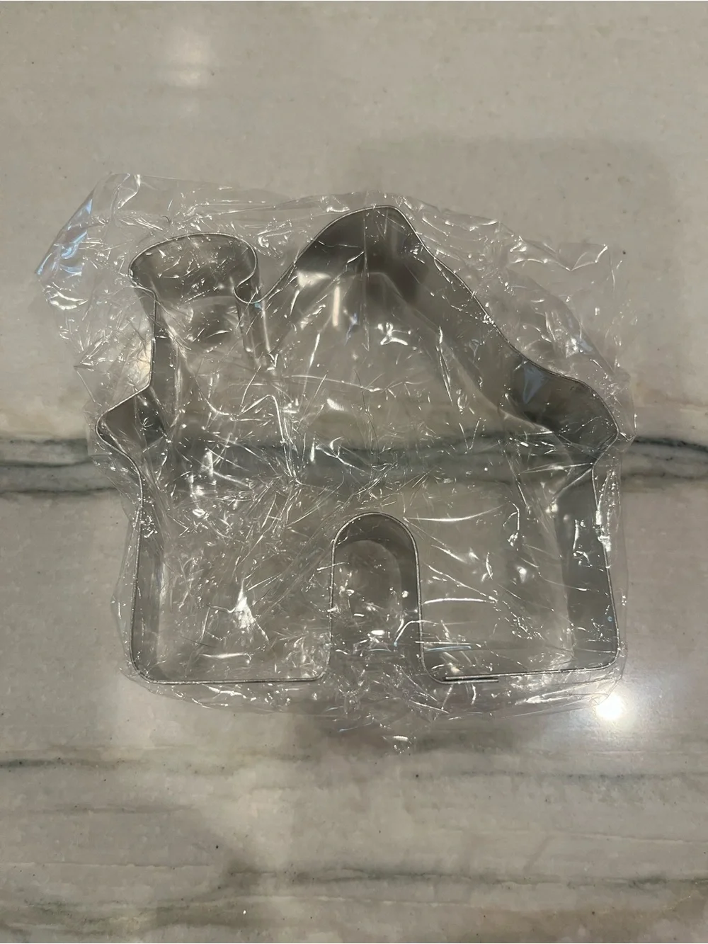 Crate&Barrel Gingerbread Family Cookie Cutter Set with Tin